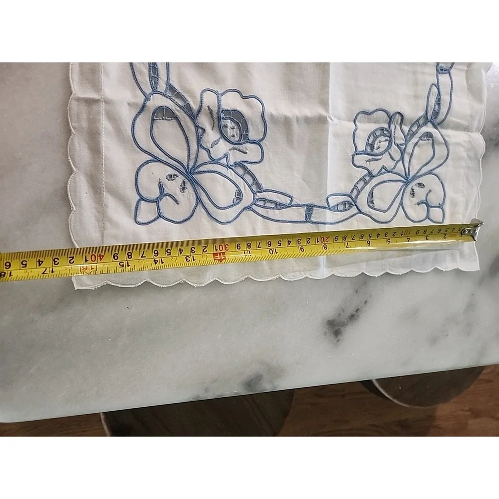18-in White Cotton Pillow Square Scalloped Edge Blue Cutwork Embroidery Zipper